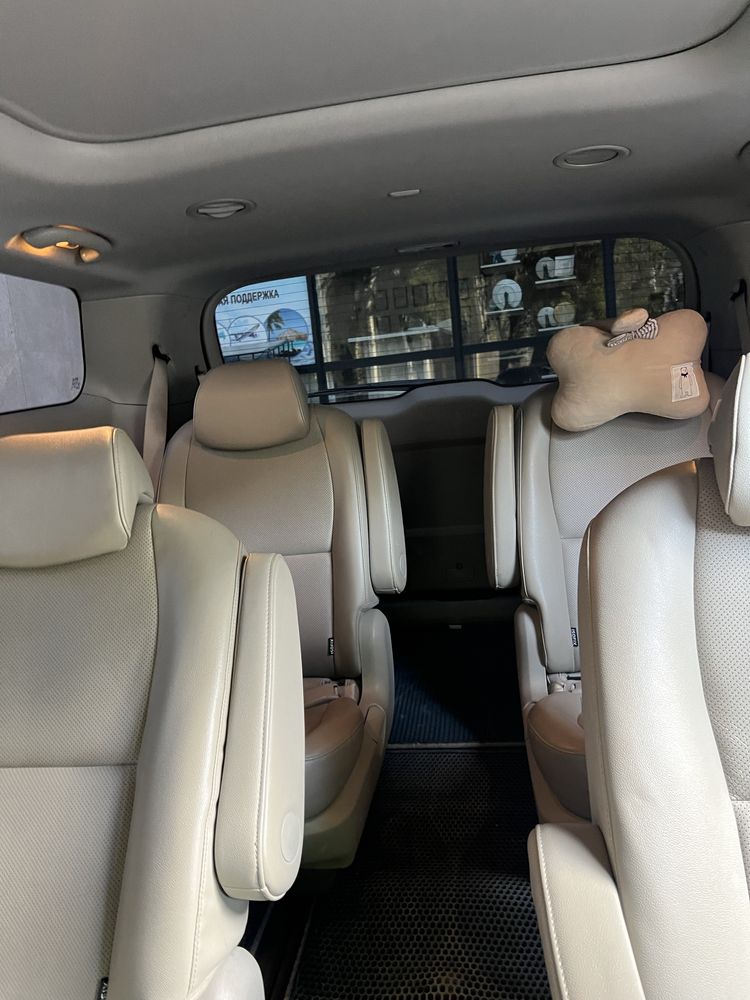 KIA Carnival 9 seats