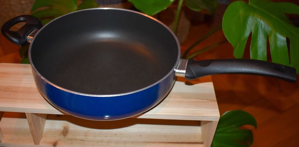 Tigaie anti-aderentă cu capac sticlă