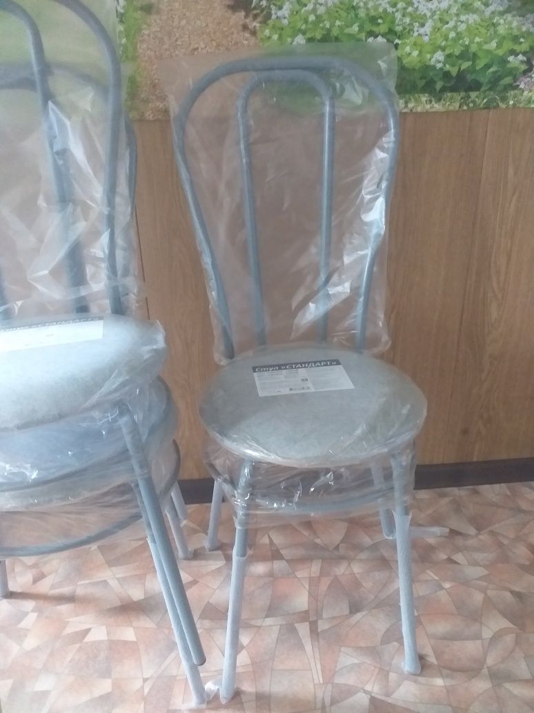 Продам стулья новые