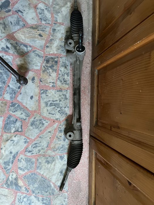 Рейка за тойота ярис 2/ toyota yaris 2 -  2011г