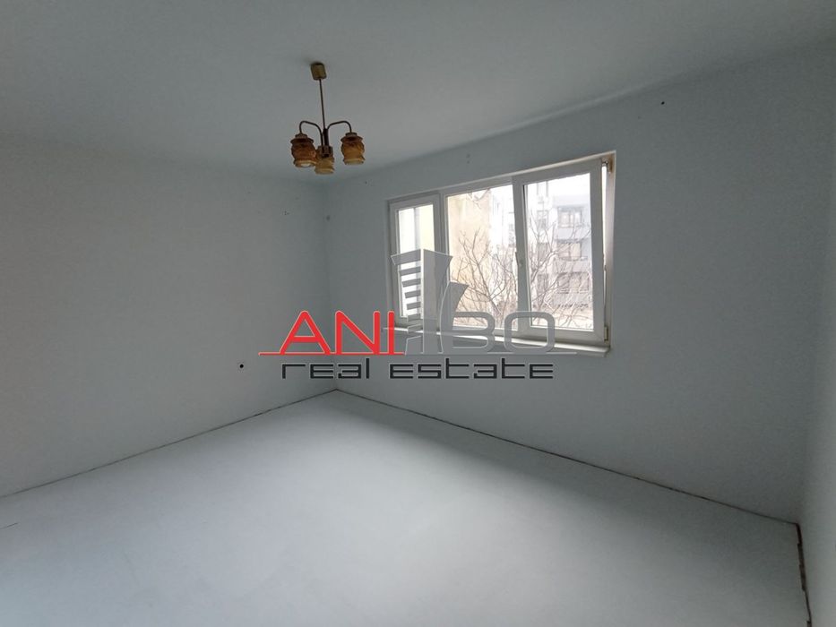 Продава се Тристаен апартамент в Варна, Левски - 82 кв.м за 2561 €/кв.м - Снимка #8