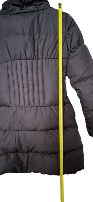 Geaca neagra matlasata cu puf si pene