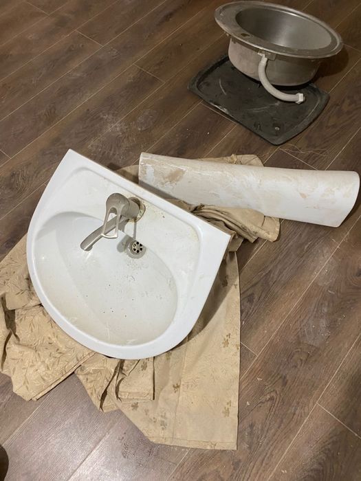 Продам раковину с подставкой