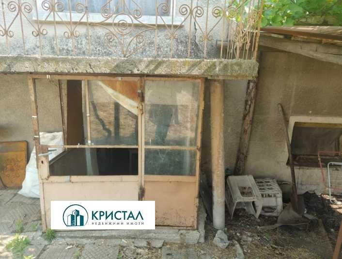 Масивна къща с пристройка в Кочево