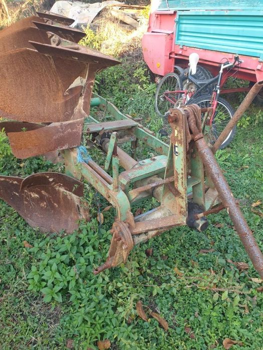 Vând plug pentru arat