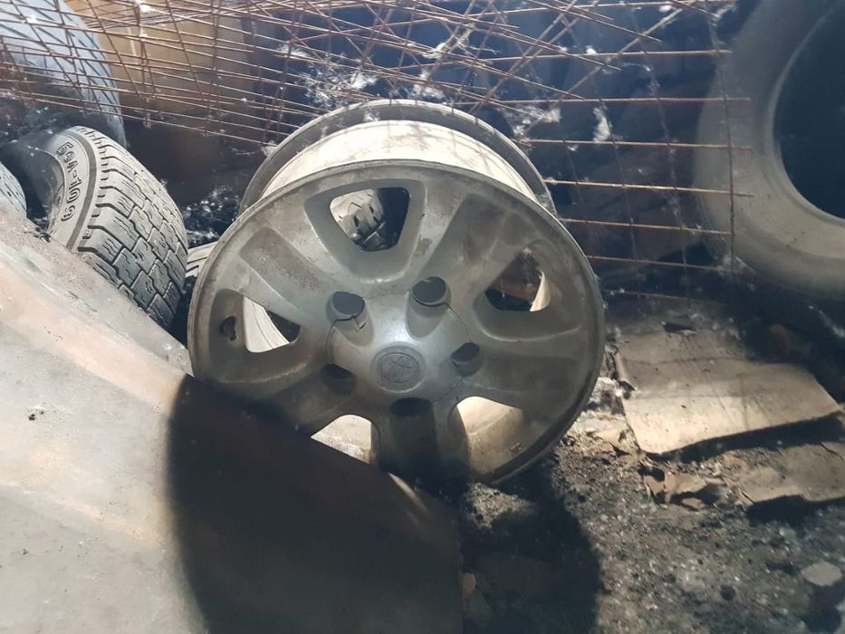 Продам диски на Ланд Крузер 100, 16, титановые и стальные