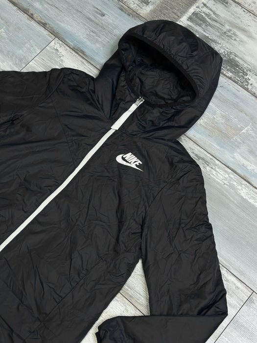 Дамско яке Nike – размер S, отлично състояние, двулицево