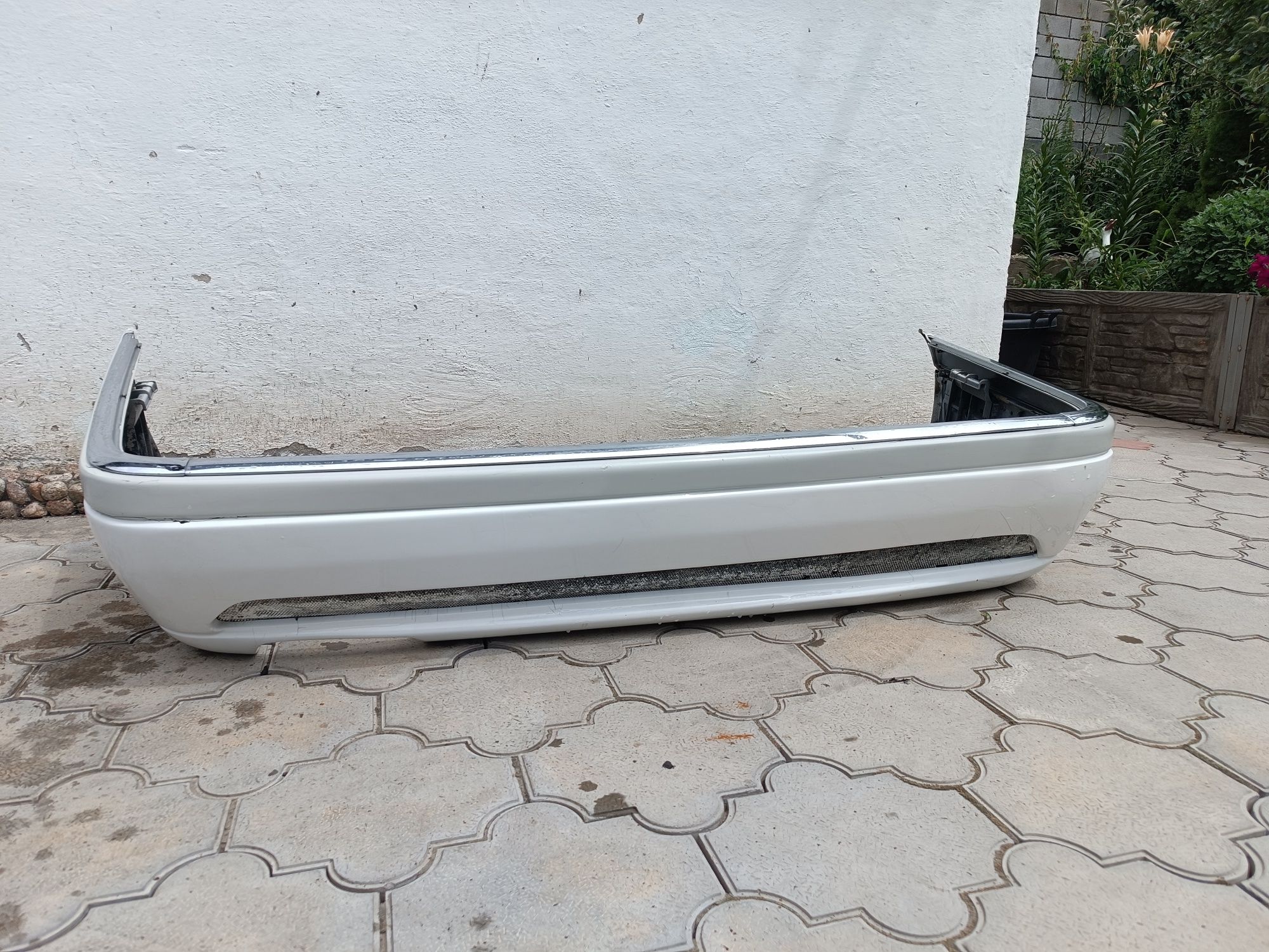 Продам зданий бампер Мерседес w202