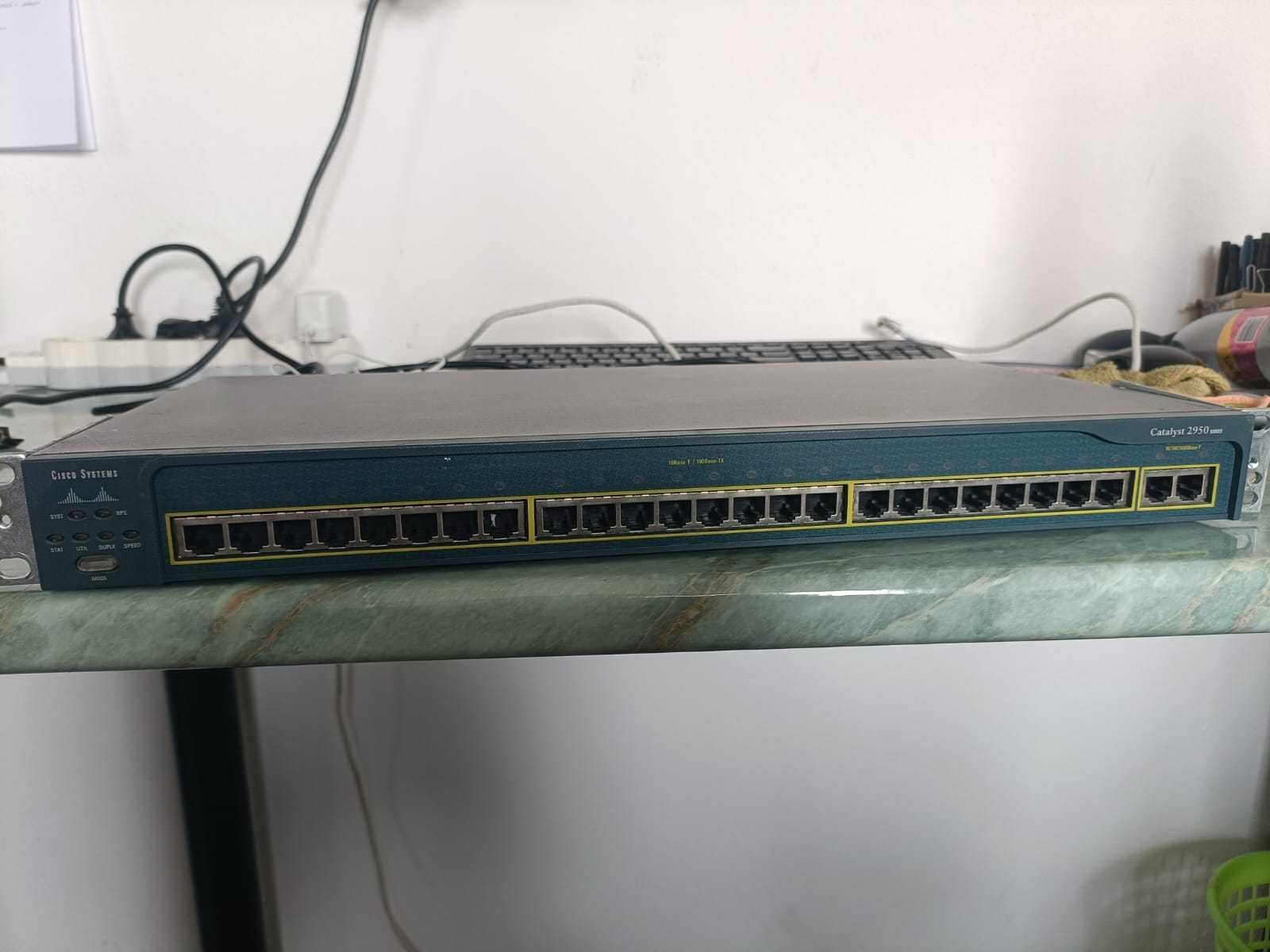 Lot de switch-uri rack mountable și alte echipamente