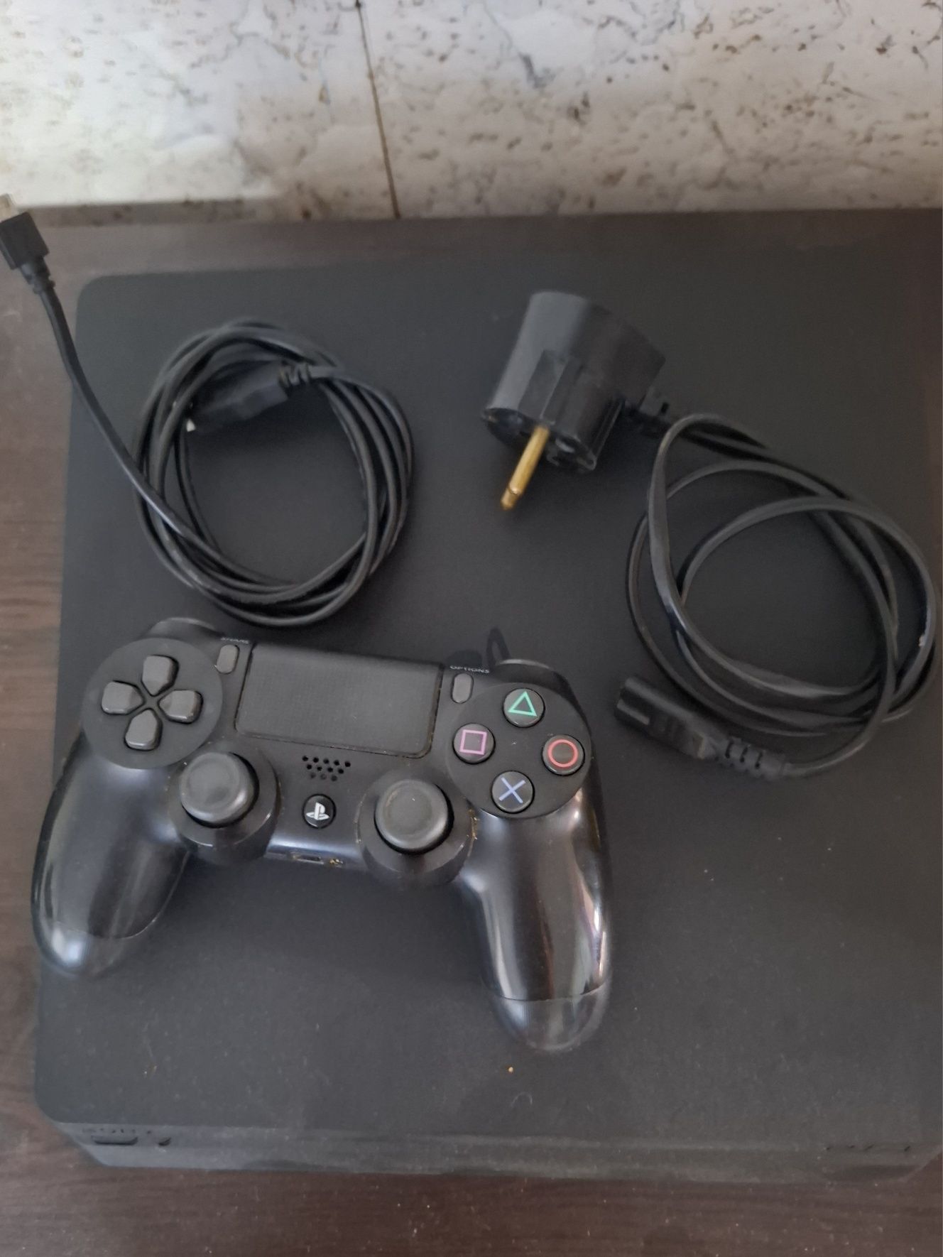Продавам плейстейшън ps4