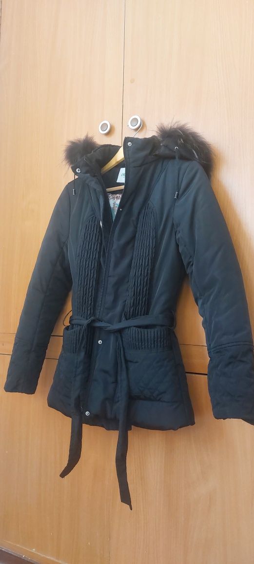 Куртку зимнюю продам