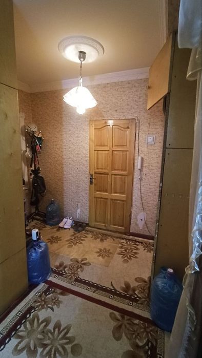 Юнусабад 8 3 комнатная 7 этаж 12 этажки