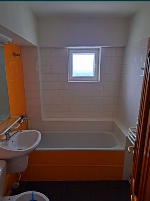Închiriez apartament 3 camere  Fălticeni