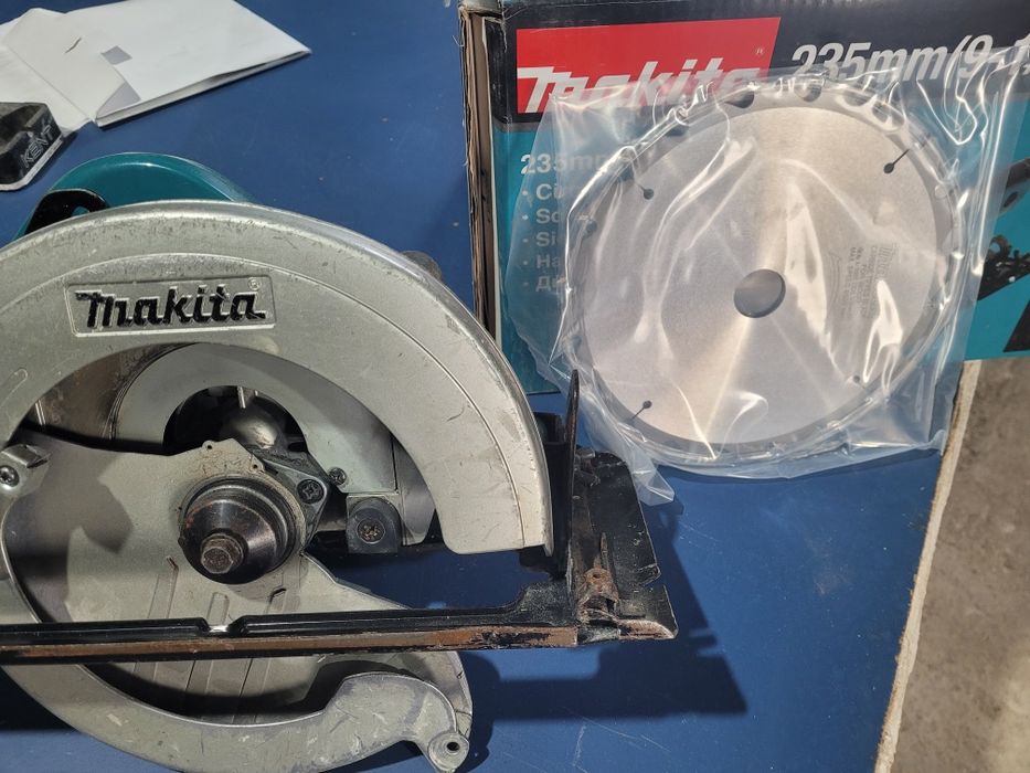 Circular electric Makita la  220 v cu panza multimaterial