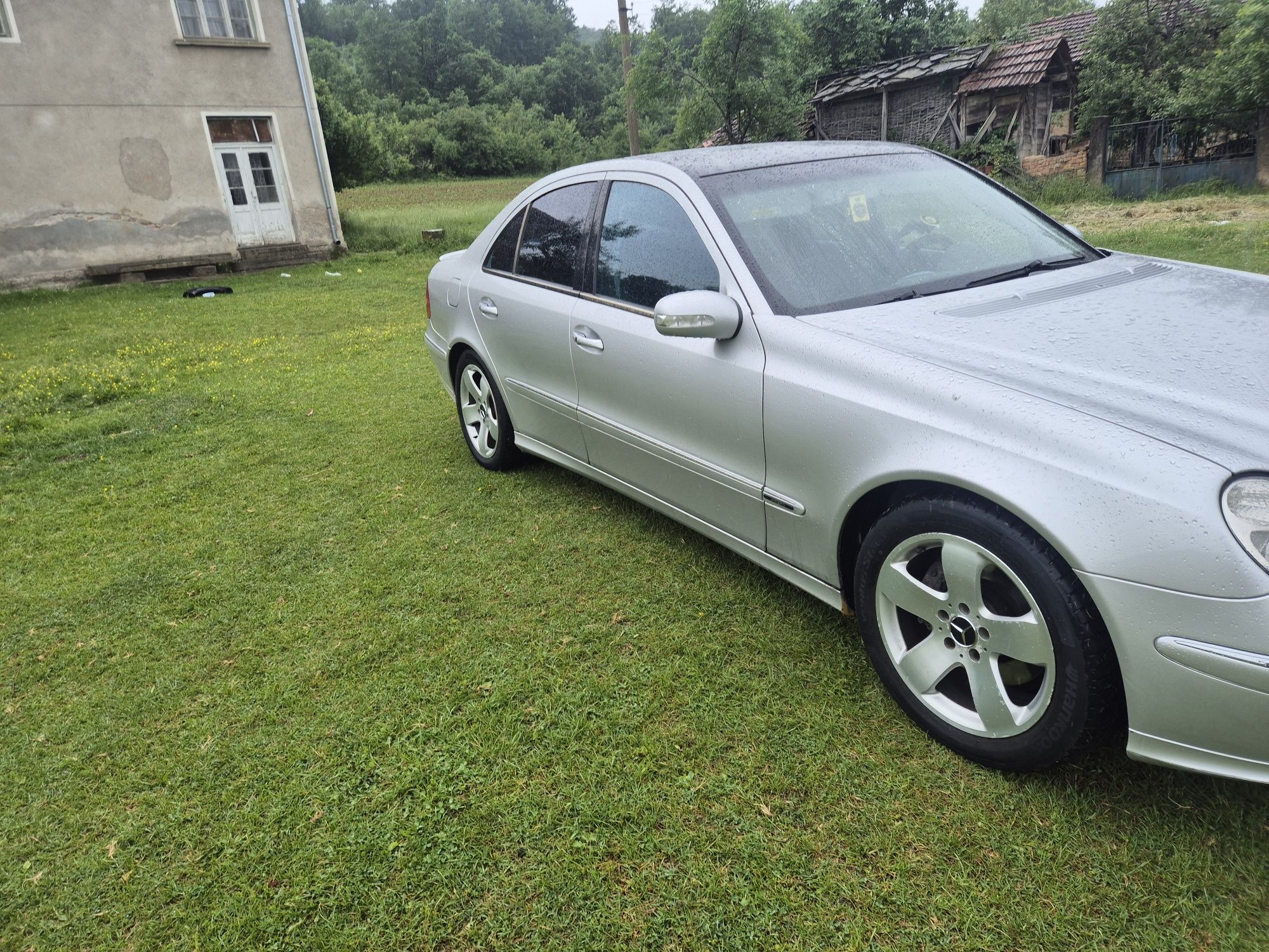 Mercedes-Benz 320