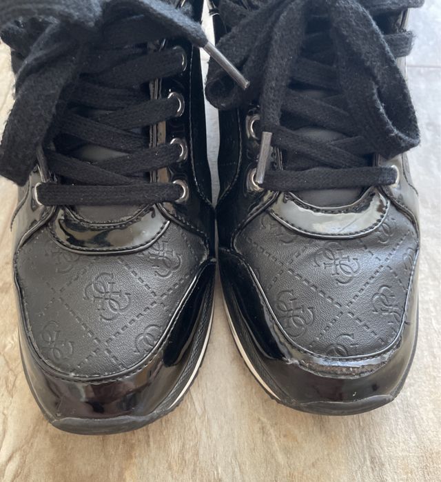 Обувки Guess