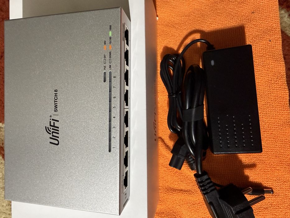 Switch Ubiquiti UniFi US-8, 8-porturi G-bit, Layer 2, PoE-passthrough