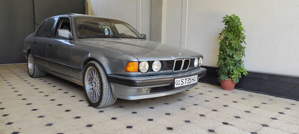 Тип двигателя: Бензиновый, рядный 6-цилиндровый или V8.
Тип двигателя: