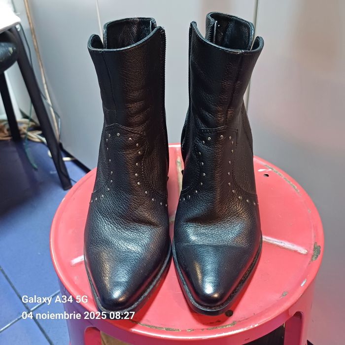 Adidași damă  mărimi pe poze ghete aproape noi