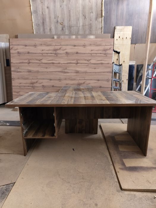 Стол директора новый