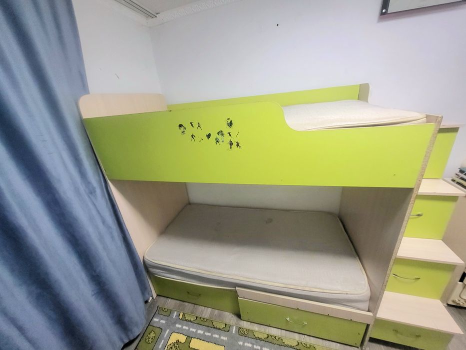 Детская кровать  двухъярусная