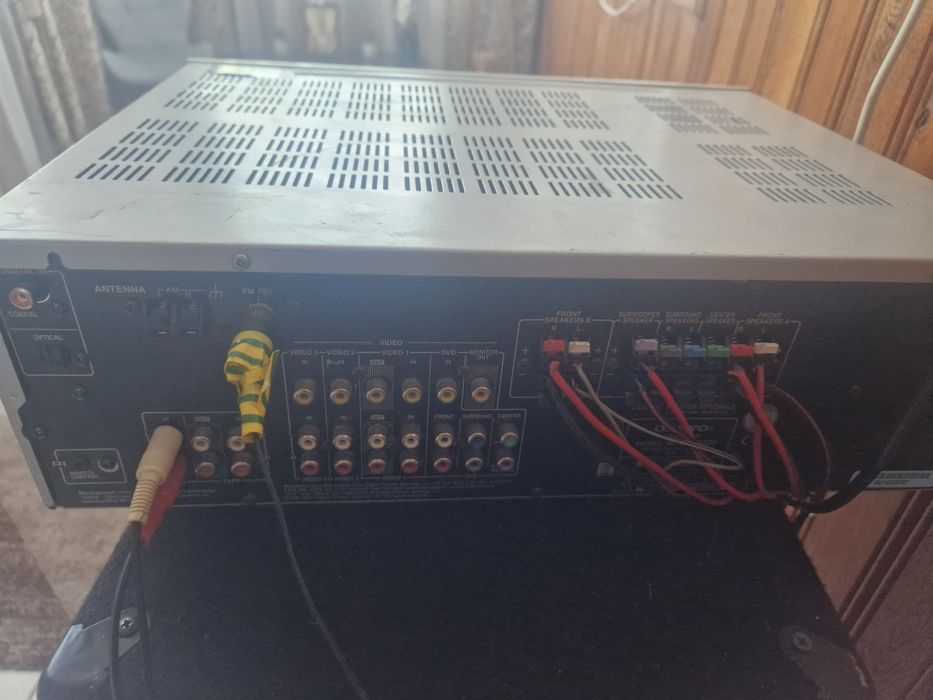 Vând stație Onkyo + 2 boxe Aiwa 30w