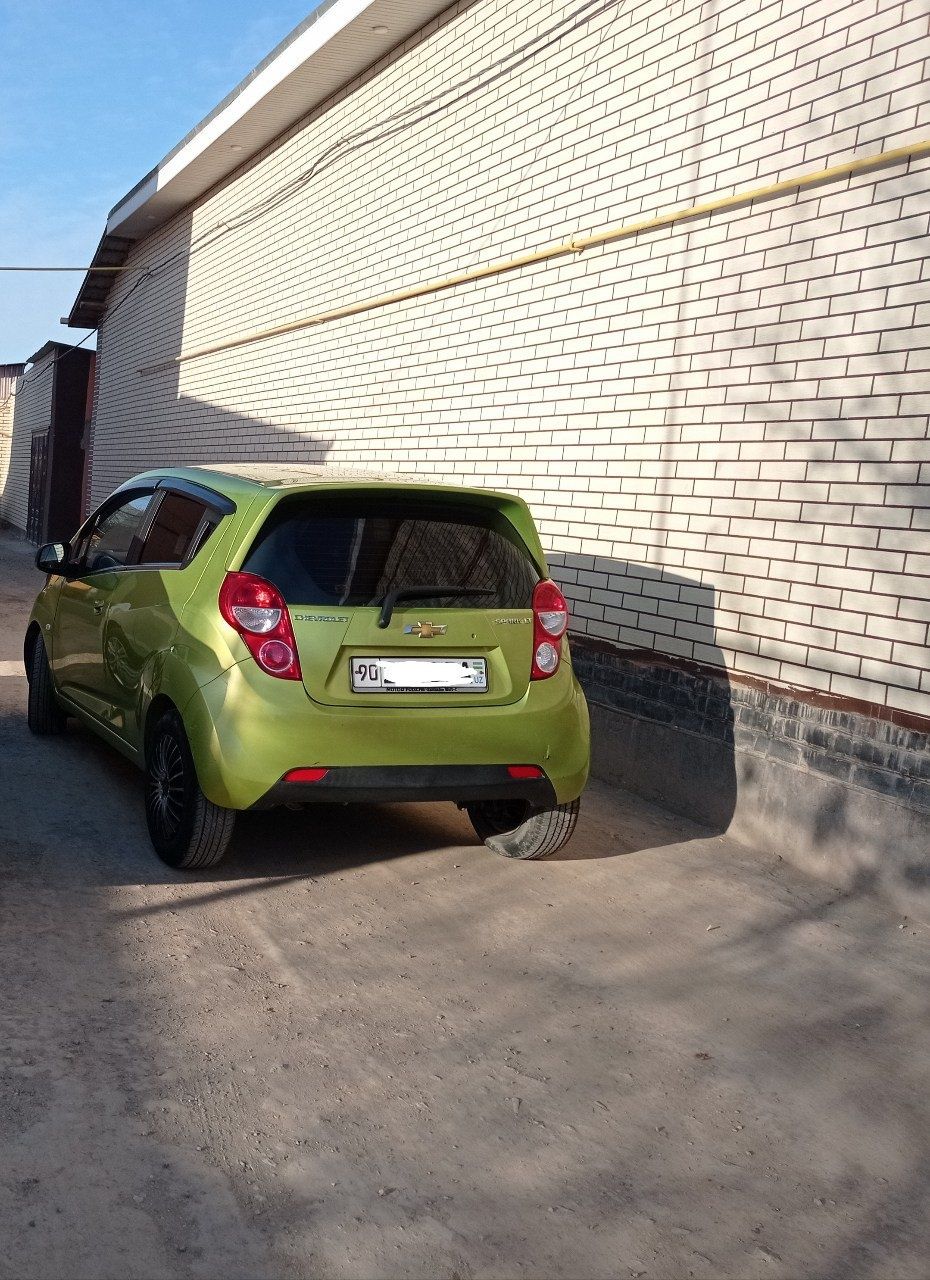 Chevrolet spark 2014 йил 
Км 74000 холати идеал краска йук