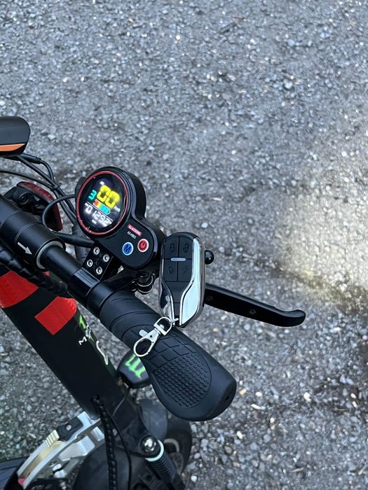 Електрическа тротинетка със седалка