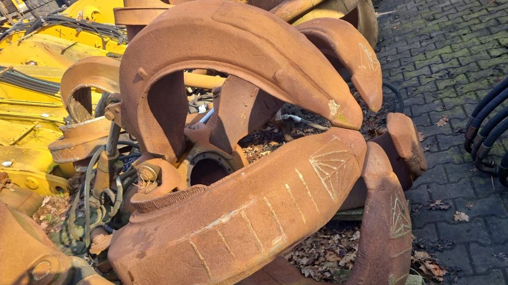 Excavator pe pneuri Liebherr A316 cu Greifer / RATE LEASING /