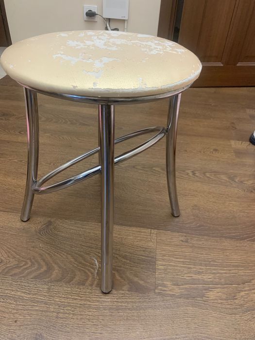 Стул крепкий устойчивый