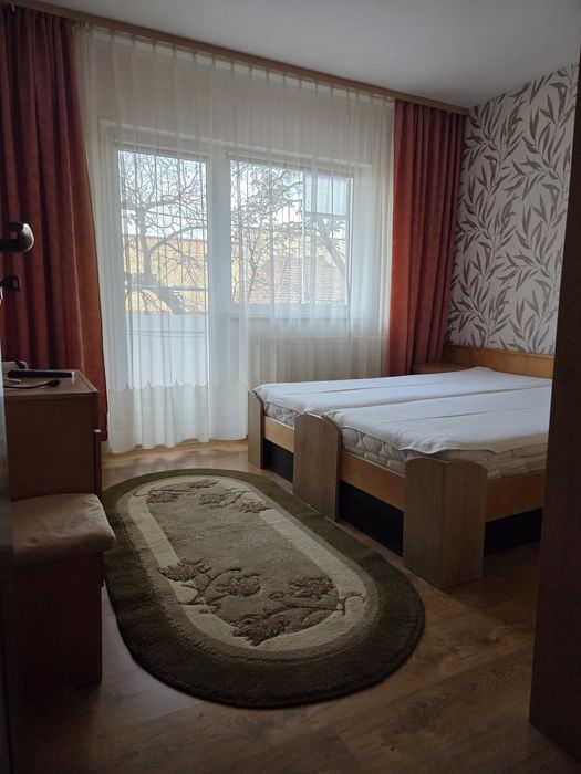 Închiriez apartament