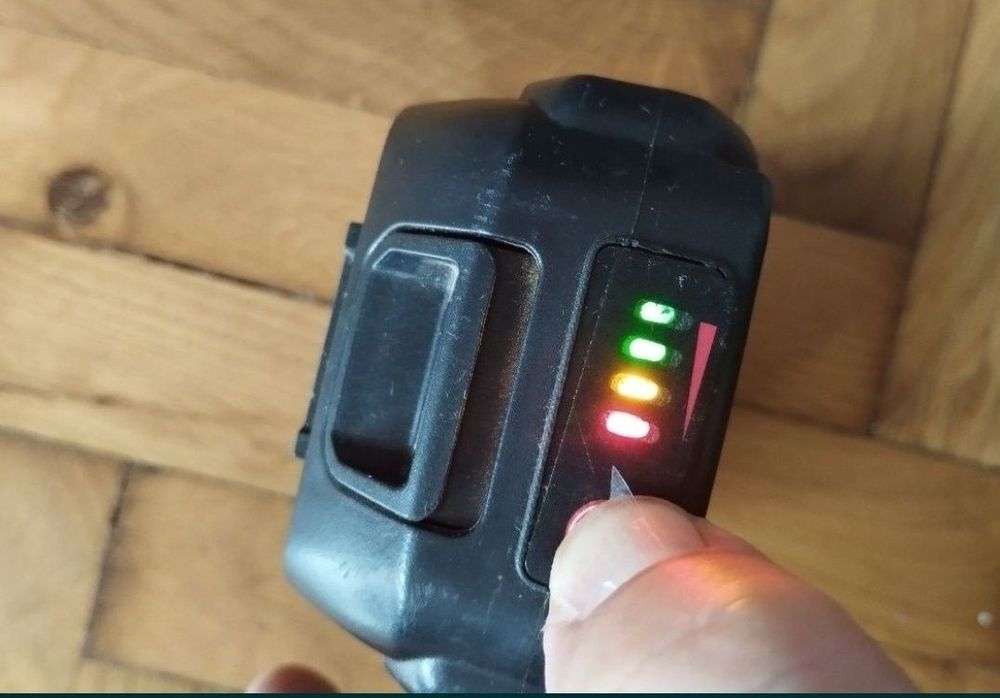 De vânzare un acumulator pentru mini drujba electrica fara fir Pafieo