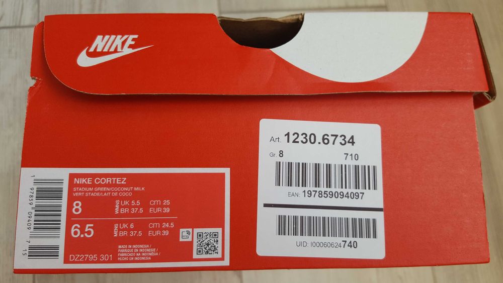 Нови зелени маратонки Nike Cortez за момиче с размер 39