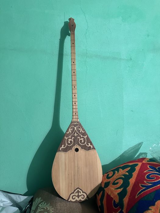 Тез арада домбыра сатылады