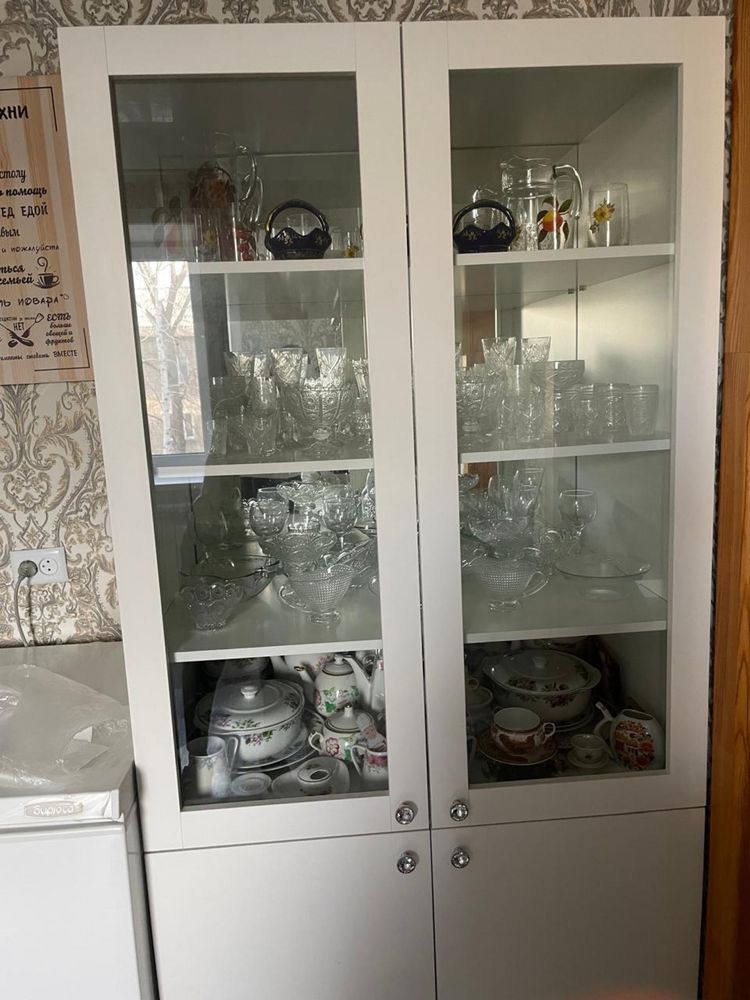 Продам кухонный шкаф (сервант) для посуды