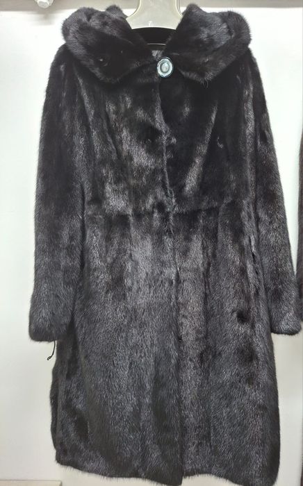 Продам шубу норка чёрная