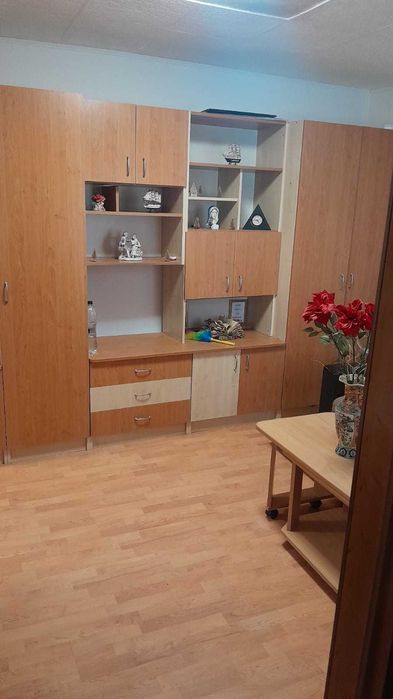Se închiriază apartament 200e