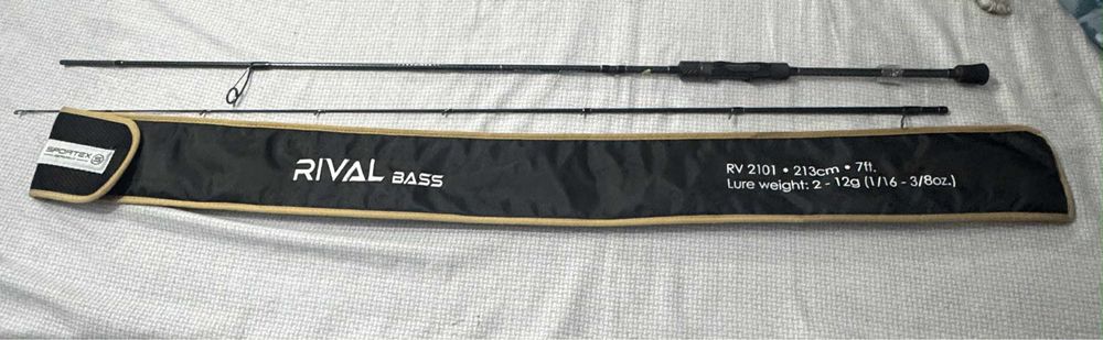 Lansetă spining,este nefolosita este intr-o stare foarte buna,………………..