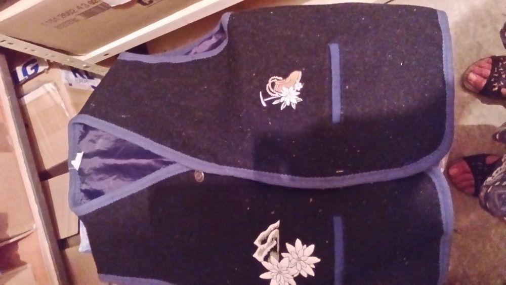 Продавам вълнено елече