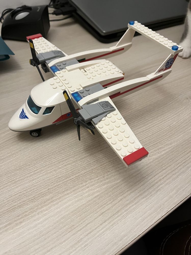 Lego ptr baietel au mai ramas masinile pe care le vand cu 50 ron buron