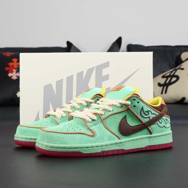 Обувки Nike Dunk SB Low