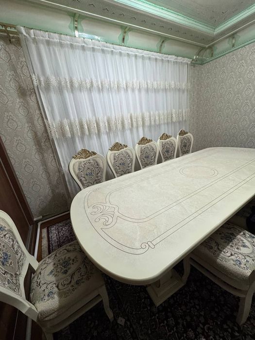 Мехмонхона учун стол ва стул