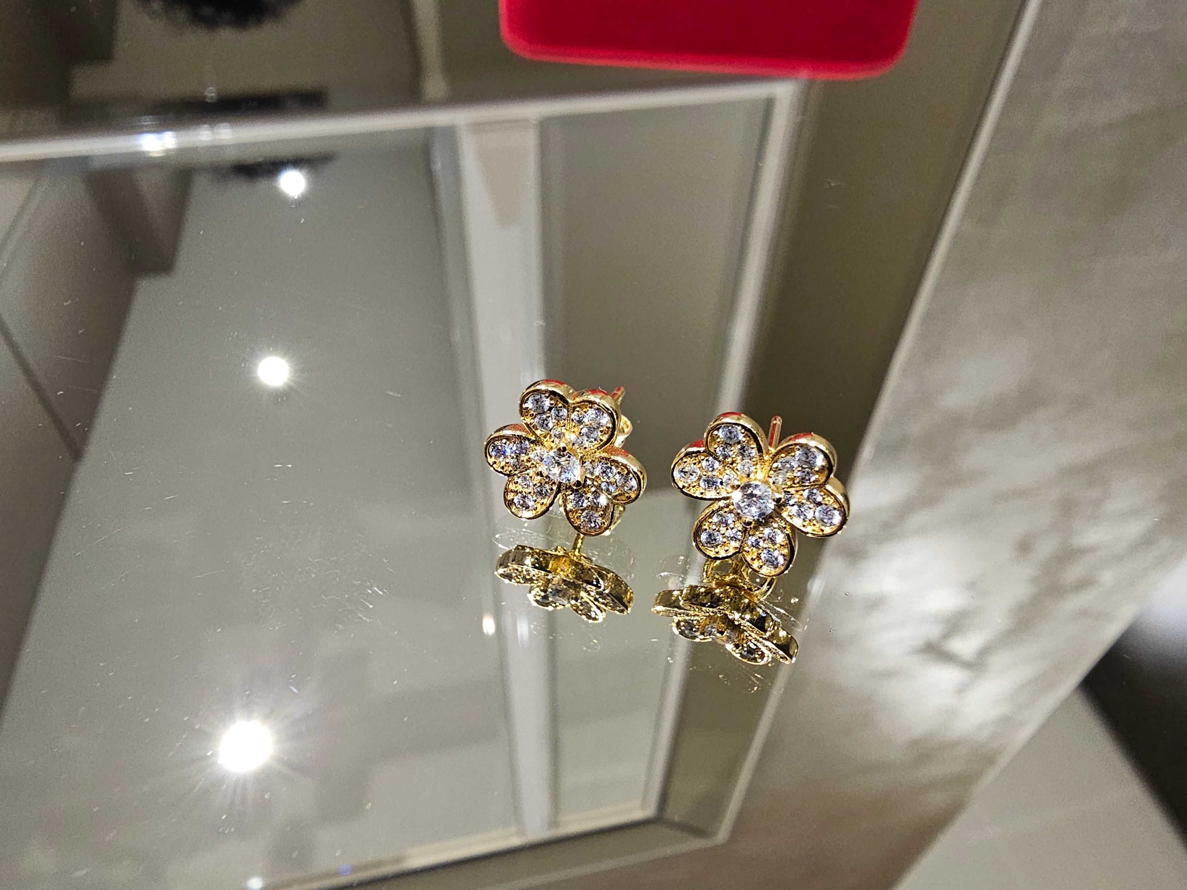 Van Cleef & Arpels VCA Gold Frivole Mini Diamond Clover Дамски Обеци