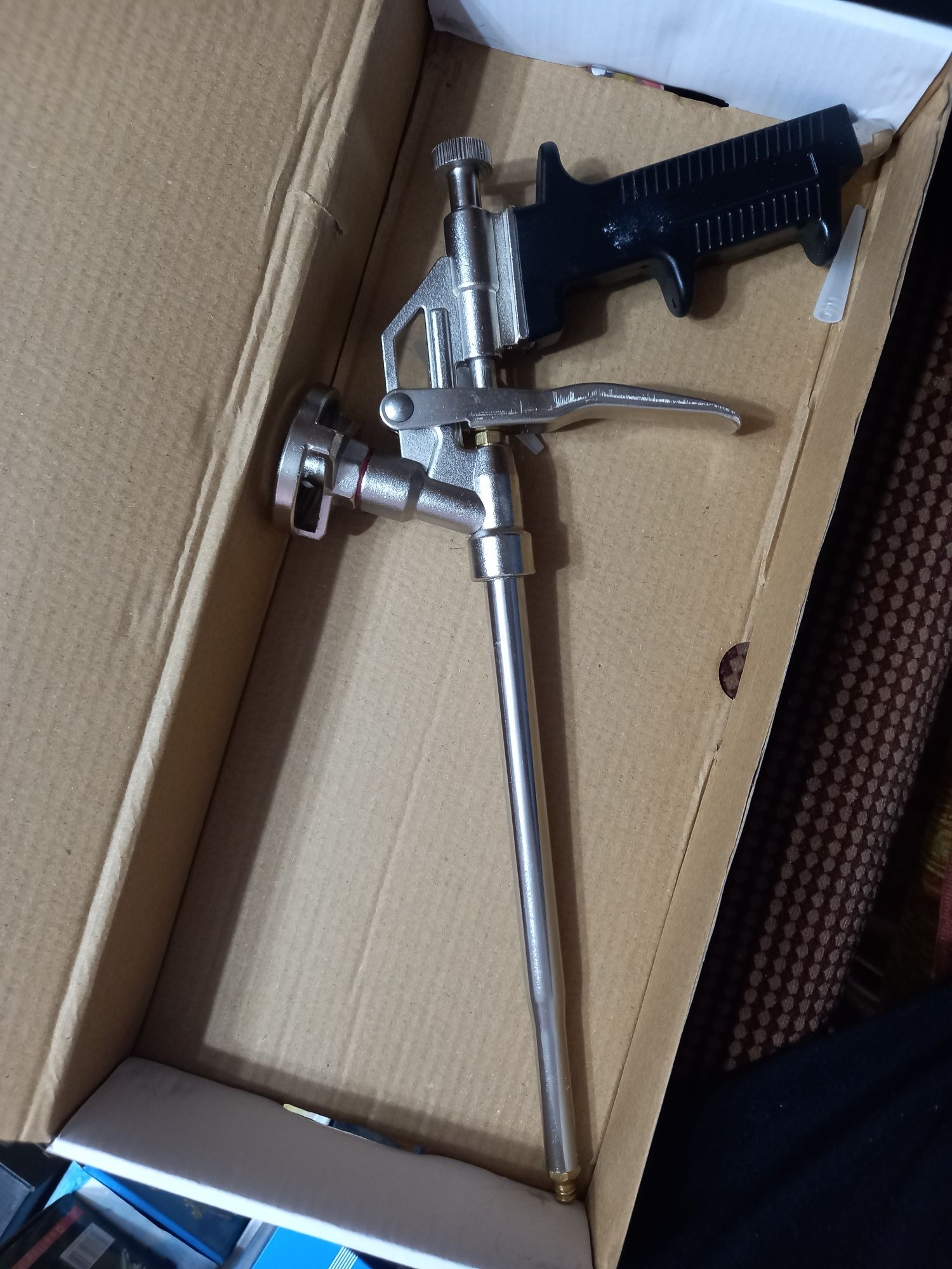 Pistol spuma poliuretanica