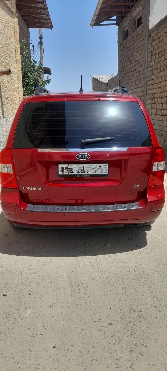 Kia carnival
2007-yil.
mator benzin 
metan gaz quyilgan 
kraska pitnos