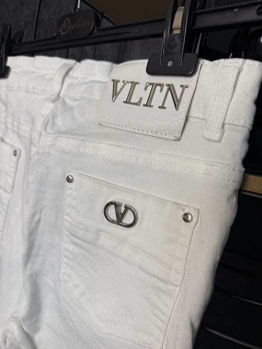 Blugi valentino garavani, potriviti pentru M