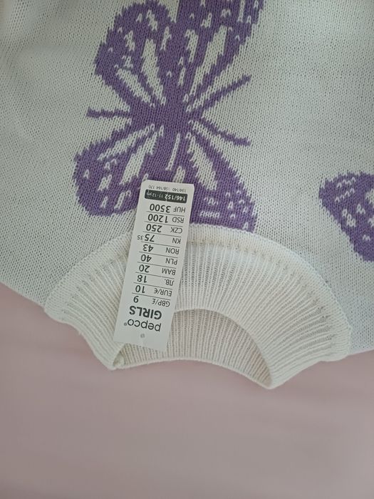 Детски пуловер с пеперуди