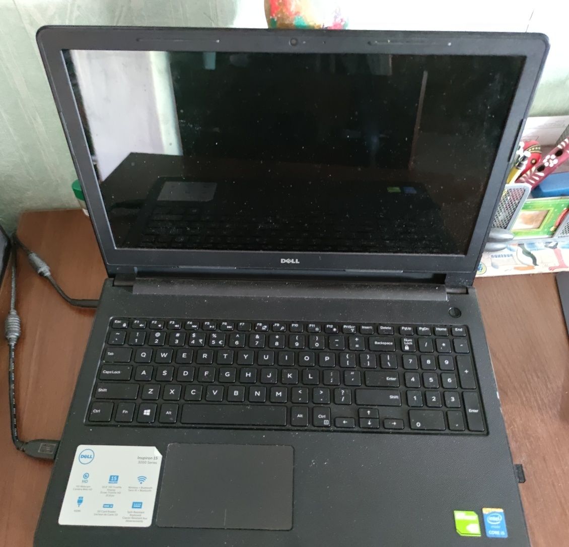 лаптоп DELL INSPIRON 3558 в перфектно състояние