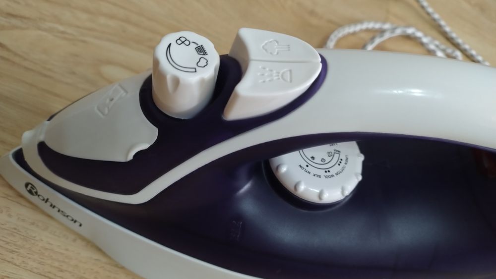 Fier de calcat Rohnson R-331, 2200W, mov/alb