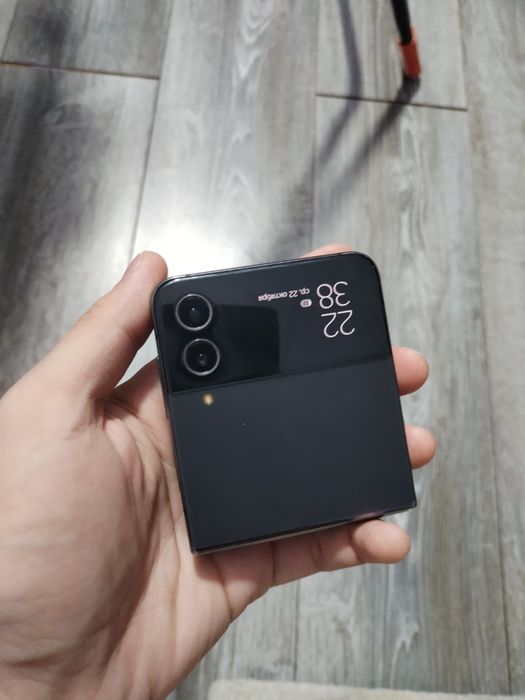 Samsung galaxy z flip 4